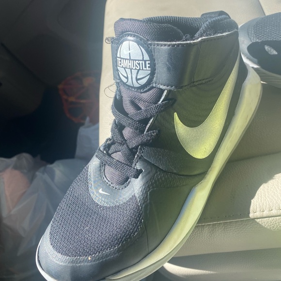 Nike Unisex-Child Team Hustle D 9 (Ps) Sneaker size 2Y - Picture 7 of 7